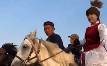 Астананы көру үшін Қытайдан атпен шыққан жұбайлар Қазақстанға жетті