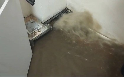 «12 депутаттың 1-еуі қана төбе көрсетті»: Қосшы тұрғындары апат салдарымен күресіп жатыр