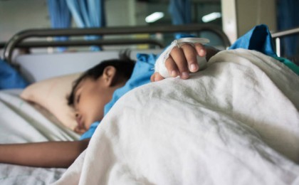 Әйелімен ұрысқан: Ер адам мүгедек ұлын үшінші қабаттан лақтырды