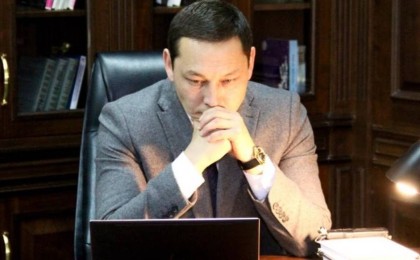 «Өлі не тірі екені белгісіз»: Белгілі саясаттанушы Санжар Боқаев әкесінің сүйегін тапсам деп армандайды