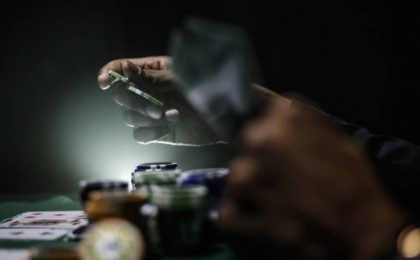 Капитан құмар ойындағы қарыздарын жабу үшін әсери бөлімнің мүлкін пайдаланған