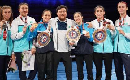 Әлем чемпиондары елге оралды: жанкүйерлер әуежайда ерекше құрметпен қарсы алды