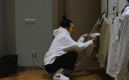 «Нағыз махаббат»: Күйеуінің киімін үтіктеген Ерке Есмахан көпшілікті сүйсіндірді