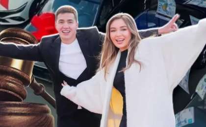 Сот блогер Жанәбіловтерге қатысты істі тоқтатты: мән-жай 