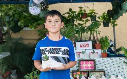 Кедей отбасынан шыққан 8 жасар бала анасына үй алып берді: Жеке кәсібін ашқан