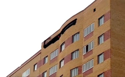 Нұр-Сұлтанда салынып жатқан үйдің қабырғасы құлап түсті (видео)