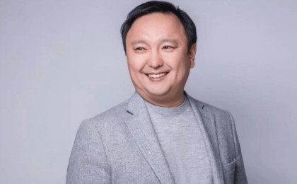 "Кейбір әншілер менсінбейді дейтін": Белгілі ақын Арман Дүйсеновтің өнер жұлдыздарына өкпелеген кезін еске алды