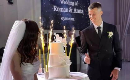 Келіншегі хореограф: Қазақстан құрамасының футболшысы шаңырақ көтерді (фото)