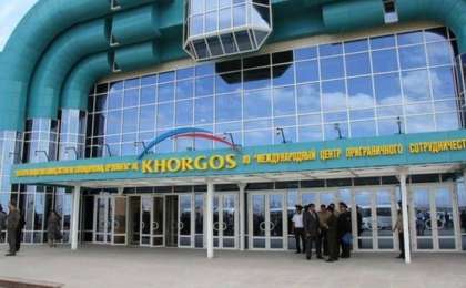 Белгісіз қазан, дәрі толы құмыра, құпия шөп: Қытай қазағы кеденді дүрліктірді