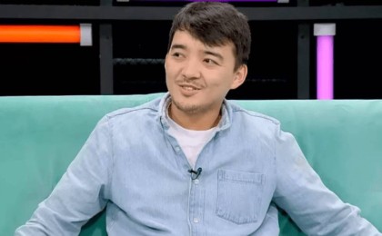 "7 айлығымда анамнан айырылғанмын": Анасы туралы айтқан Еркеш Хасен көз жасына ерік берді (видео)