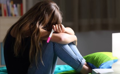 Шымкентте оқушы әкесінен қыз туды: сәби басқа біреуден болып шықты