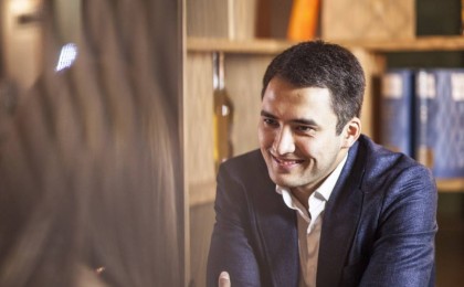 Тәуекел Мүсілім Дубайда достарымен дамбалы түскенше биледі (Видео)