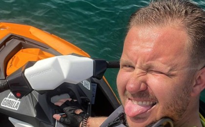 «Мен түсінетін тілде сөйле»: дрифттен турнирдің негізін қалаушы қазақша сөйлеуден дөрекі түрде бас тартты