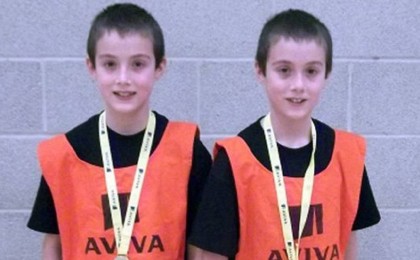 13 жасынан бастап жұмыс істеген: Егіз ұл ата-анасының ипотекасын жауып берді