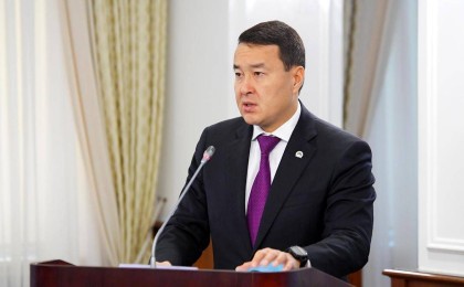 Премьер-министр журналистер сұрағына жауап бере алмаған денсаулық сақтау вице-министрін сынап тастады