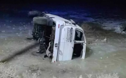 Ақтөбеде оқушылар отырған көлік апатқа ұшырап, біреуі қаза тапты