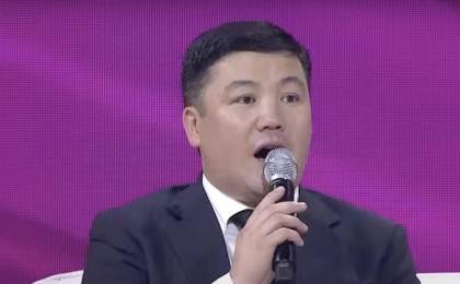 “Тұрсынбек жылына миллиардтарды игереді” - Атақты әзілкеш ауыр сынға ілікті