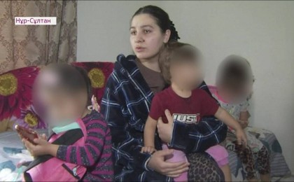 Қайыр сұрап күн көретін құжатсыз ананың баласын полицейлер сәбилер үйіне өткізіп жіберген