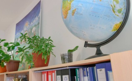 Мектеп директоры оқушыны өгей әкесі зорлағанын жасырған