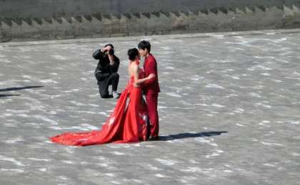 Женщина узнала в невесте сына пропавшую дочь прямо во время свадьбы