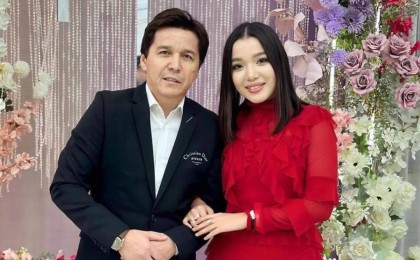 "Бұғаттап тастадым": Абай Бегей қызын "алаяқ" деп айыптаған заңгерге жауап берді