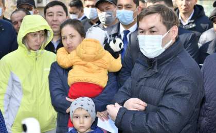 Мұрат Әйтенов Забадам мен Химфарм шағын аудан тұрғындарымен кездесті