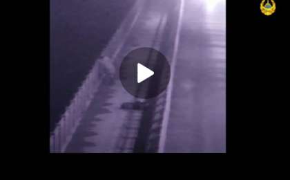 Көпірден секірмек болған қызды полицейлер құтқарып қалды