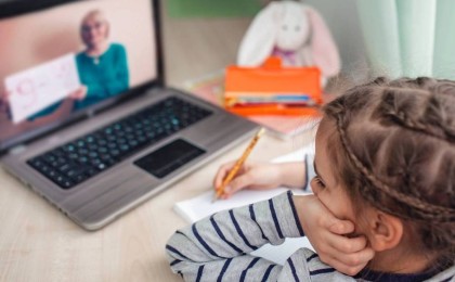 Қашықтықтан оқыту мектеп оқушыларының білім деңгейі күрт төмендетті