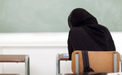 Назарбаев мектебінен орамал таққаны үшін оқудан шығарылған қыз мектепке қайта оралады