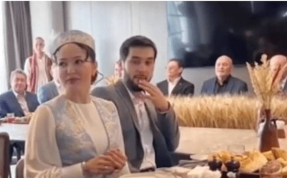 "Күйеу балама аманат": Желіде Кәмшат Жолдыбаеваның "сырға салу" рәсімінен видео тарады (видео)