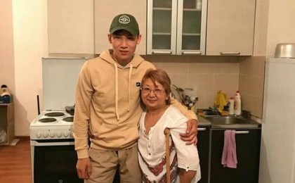 Өздері өлтіріп, менің баламды "подставить" етті: Жанболат Ағаділ өліміне күдікті Өміржанның анасы жұрттан көмек сұрады