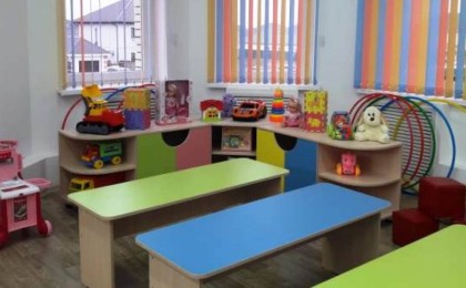 Қызды шашынан сүйреген: Атырауда балабақшада тәрбиешісінің үстінен қылмыстық іс қозғалды (видео)