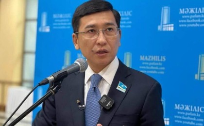 «Қазір ешкім мектептен кеткісі келмейді»: Аймағамбетов мұғалімдердің айлығы жайлы