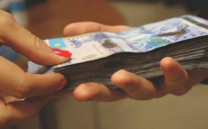 ҚТЖ қызметкері 82 млн теңгеден астам қаржыны қолды қылған