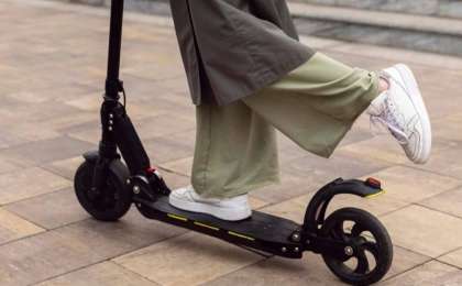 Депутат Алматыда электросамокаттарды жалға беруді тоқтатуды талап етті