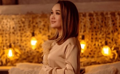 Әли Оқаповтың жұбайы жүкті кездегі суретін көрсетті (фото)