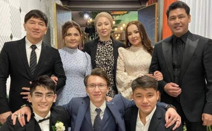 Сәкен Майғазиевтың басы тағы дауға қалды: Өнер жұлдыздарының тойдағы видеосы тарады