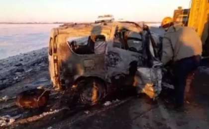 Ақтөбеде жантүршігерлік жол апаты болып, көлікте отырған үш бала өртеніп кетті