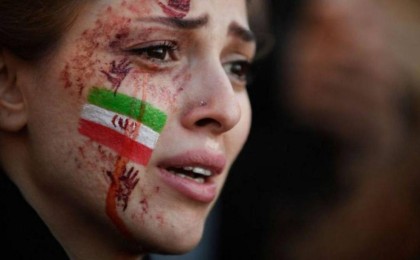 Иранда хиджаб киюге наразылық білдірген мектеп оқушыларын қасақана улаған