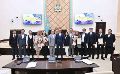 Мәулен Әшімбаев журналистер арасындағы «Парасат» байқауының жеңімпаздарын марапаттады