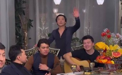 Қайрат Нұртас туған күнін әкімдермен атап өткен