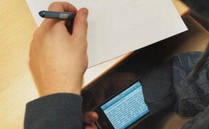 Қарағандыда әкімнің ұлы смартфонмен ҰБТ-ға кірген