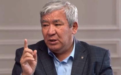 “Күмәнмен қараймын": Қалдыбек Құрманәлі әнұраннан Назарбаевтың атын сызып тастау керегін айтты