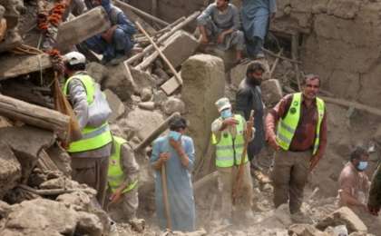 Ауғанстандағы жер сілкінісінен кейін тәліптер әйелдерді үйінді астынан шығарудан бас тартты