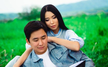 "Жаңа қарым-қатынасқа ашықпын": Заңғар Нұртас ажырасқаннан кейінгі жай-күйін айтты