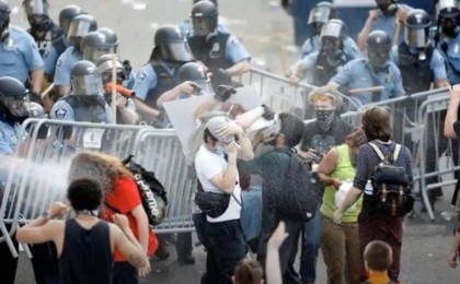 Көзді жасаурататын газ бен өртенген көліктер: АҚШ-тағы наразылық шаралары күшейді - Қазақстан жаңалықтары