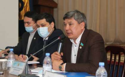 Депутат Жанарбек Әшімжан Талдықорғанда «Қаңтар оқиғасына» байланысты қамалғандармен кездесті