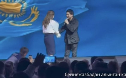 “Маған тиісе бермесінші” - Ішкі істер министрімен әзілдескен Төреғали елді күлкіге қарық қылды