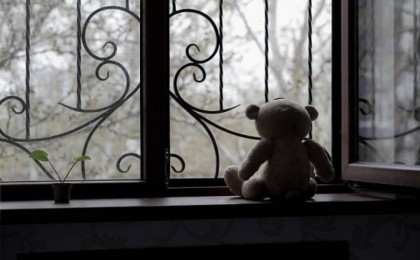 Астанада күтуші екі жасар баланы тұншықтырып өлтірді деген күдікке ілінді