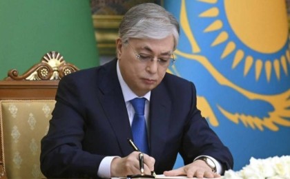 Президент шағын несие беру тәртібін күшейтуге қатысты заңға қол қойды